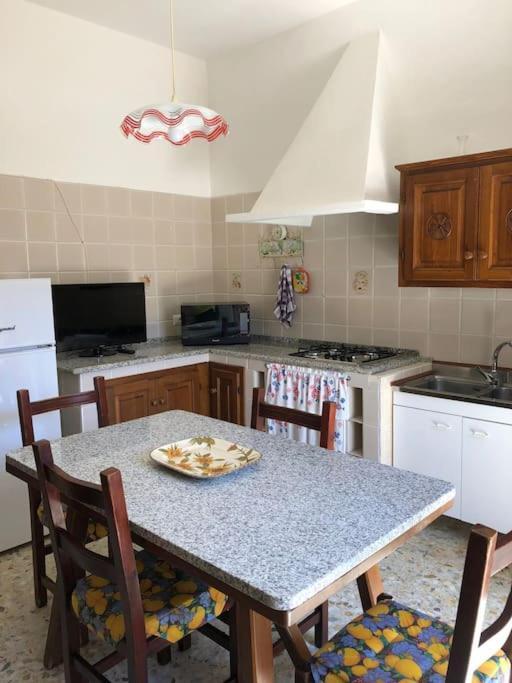 Casa Indipendente Zona Centrale ラ・マッダレーナ エクステリア 写真